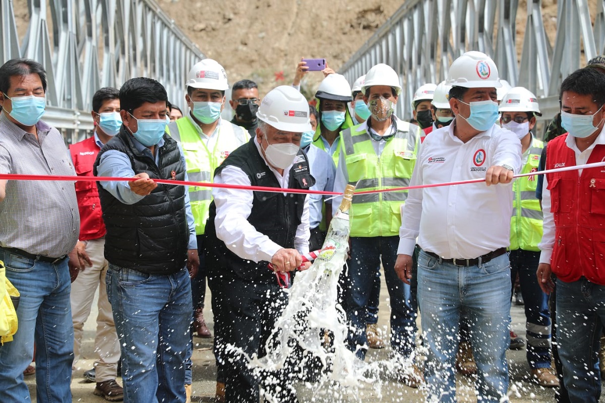 Se pone en servicio puente Tutumbaro en Ayacucho que permitirá conectar a diversas regiones de la zona.