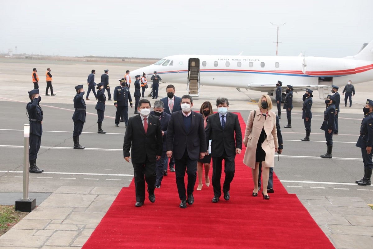 Vicepresidente de Paraguay Hugo Velázquez arriba al Perú para la transmisión de mando presidencial a Pero Castillo Terrones.