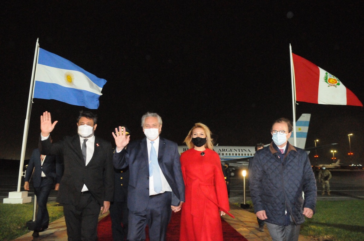 Arriba al Perú el presidente de Argentina Alberto Fernández para asistir a la toma de mando del presidente Pedro Castillo.