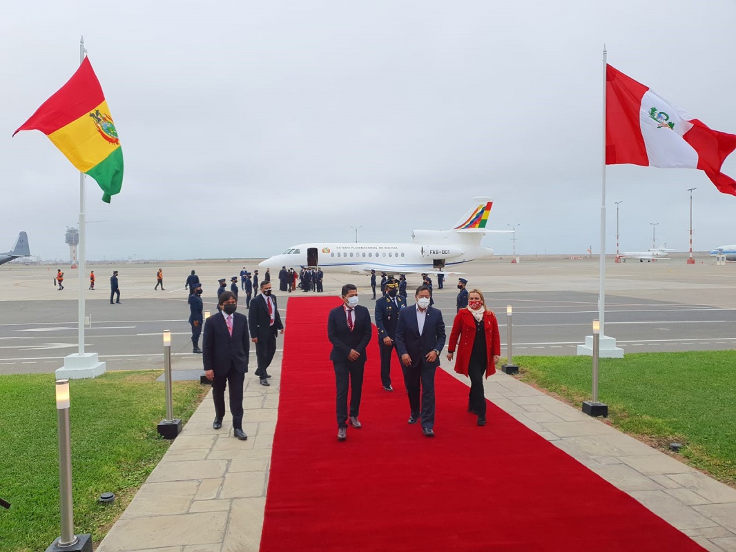 Presidente de Bolivia Luis Arce, llega hace instantes al Perú a la toma de mando presidencial de Pedro Castillo.