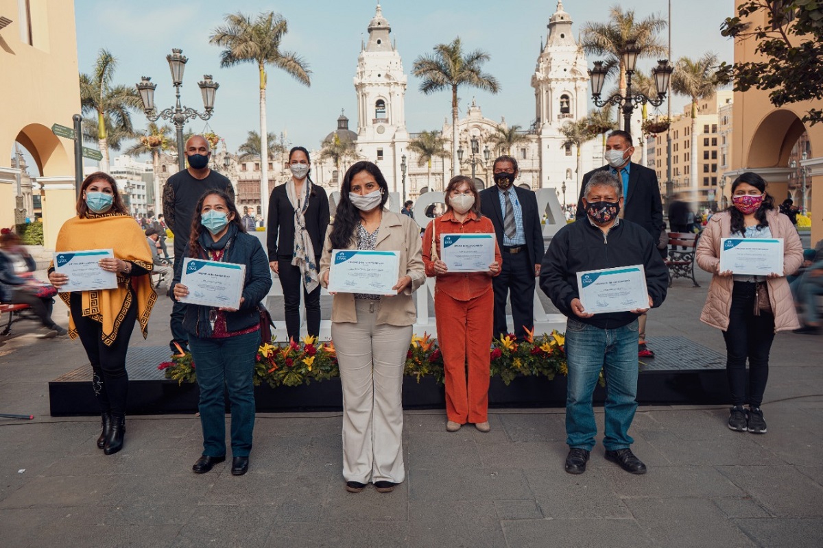 Los ganadores y finalistas de "Artesanías para Lima" fueron premiados por la Municipalidad de Lima.