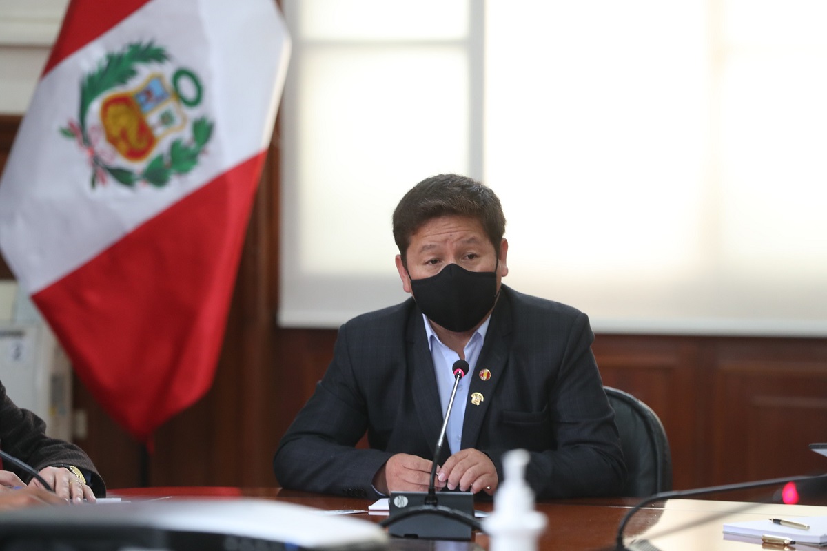 Renuncia premier Bellido y su gabinete, presidente Castillo acepta la dimisión.