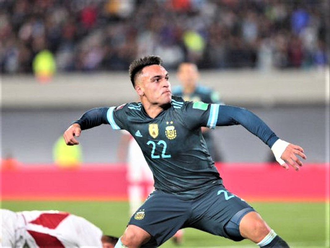 Perú vuelve a su realidad futbolística y se aleja de Qatar 2022, al caer 1-0 ante Argentina.