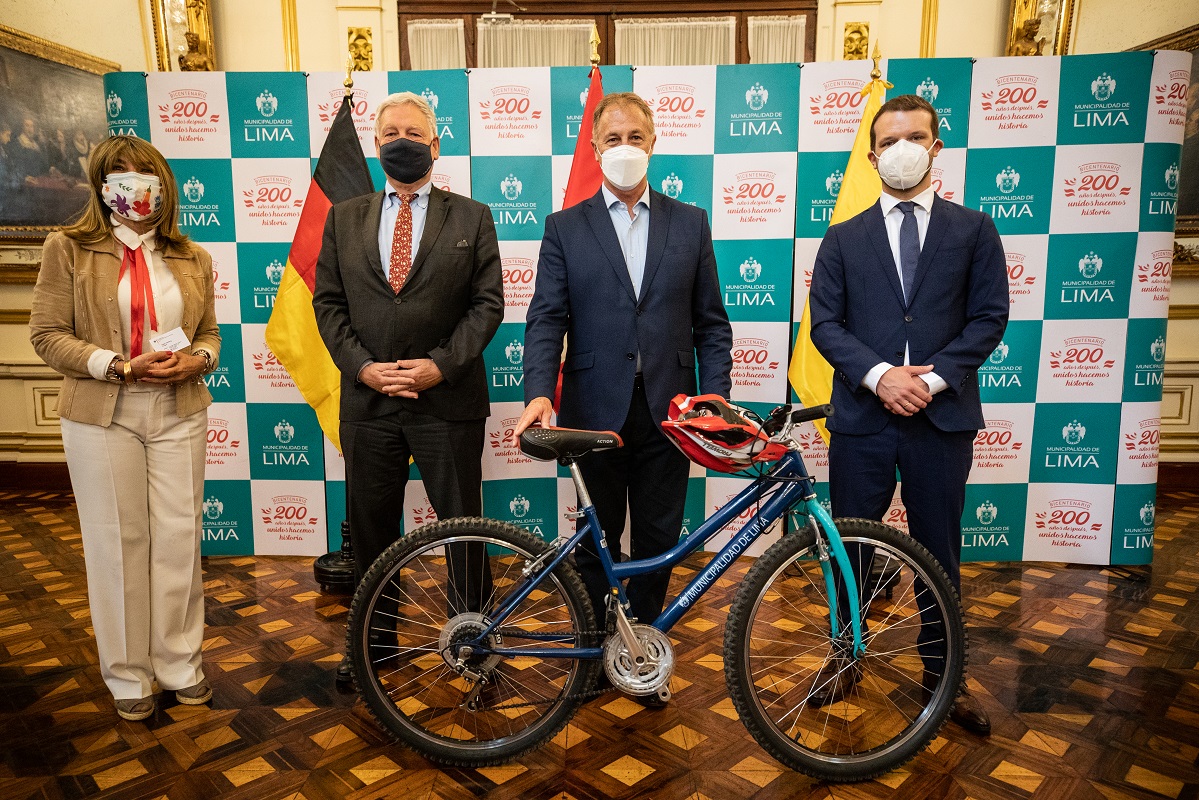 114 km de ciclovías se realizarán en la capital, Municipalidad de Lima y Cooperación Financiera Alemana firman convenio.