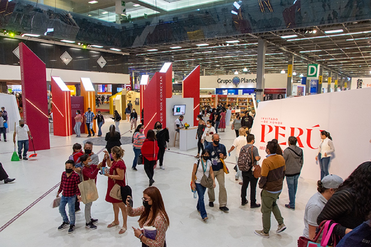 PROMPERÚ 35 editoriales peruanas logran negocios por $7,5 millones en la Feria Internacional del Libro de Guadalajara 2021.