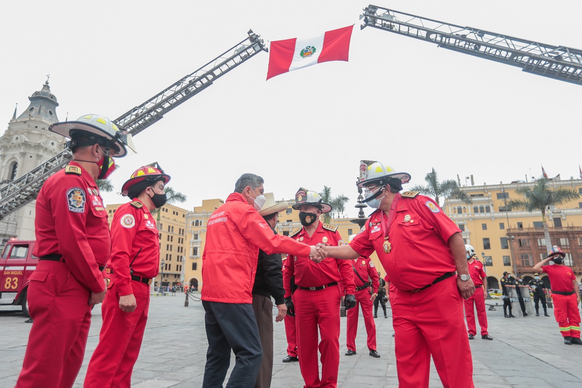 38 unidades móviles para bomberos Voluntarios del Perú (CGBVP), entregó jefe de Estado.