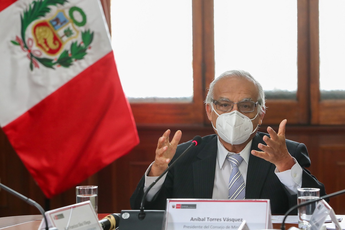 Premier peruano Aníbal Torres, niega acusaciones de una aspirante a colaboradora eficaz que intenta traerse abajo al gobierno en la nación Inca.