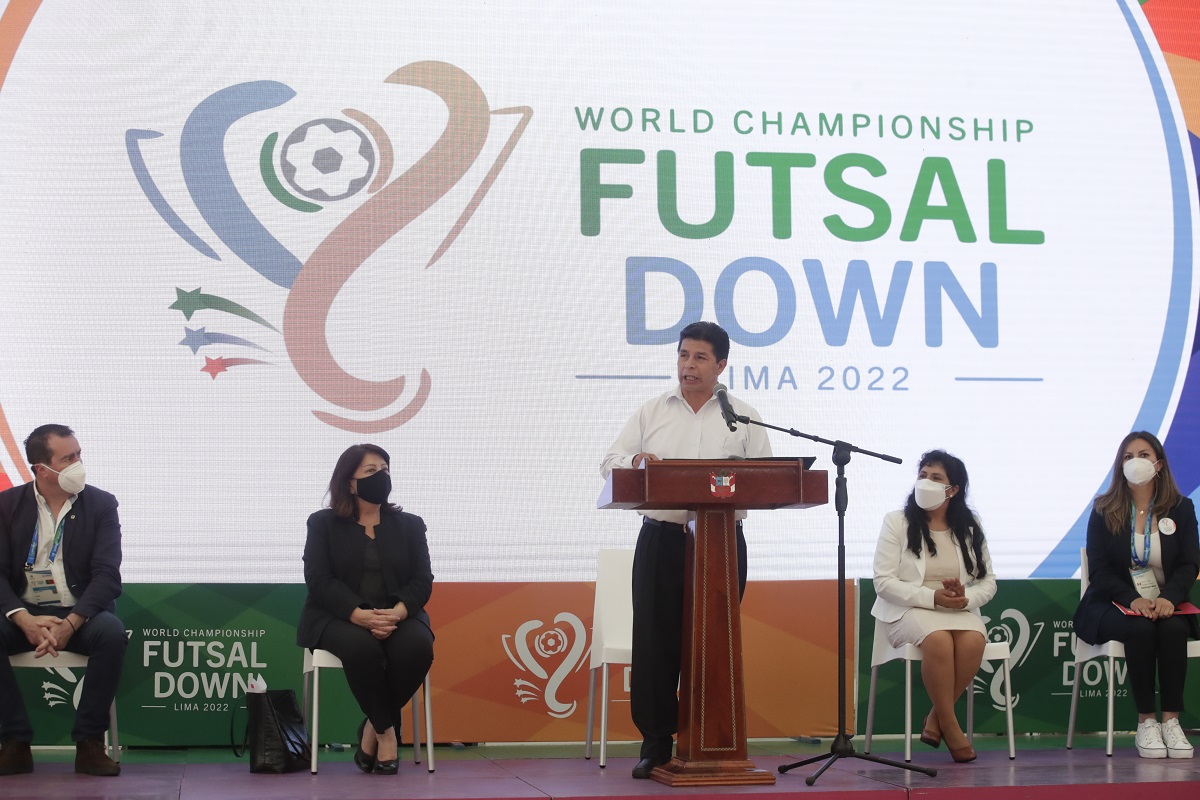 Durante inauguración de III Copa del Mundo de Futsal Down, presidente Castillo el deporte une y enseña valores como trabajar en equipo.