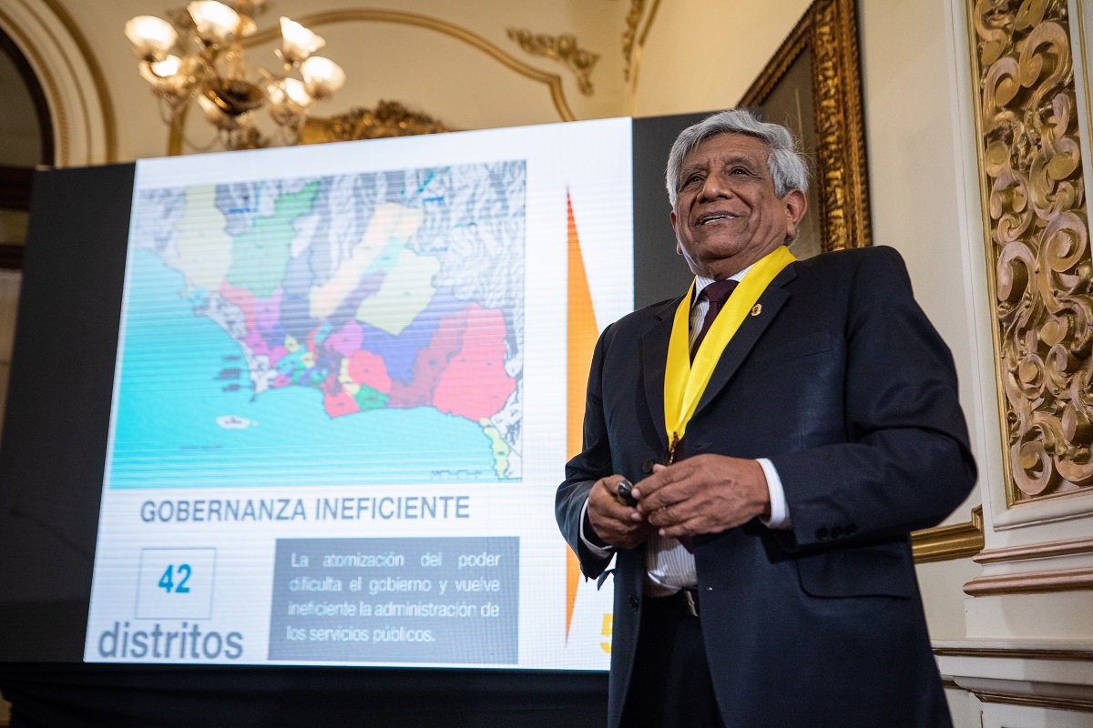 Alcalde de Lima, Miguel Eugenio Romero Sotelo, demandó del Congreso de la República debatir una nueva ley de administración territorial.