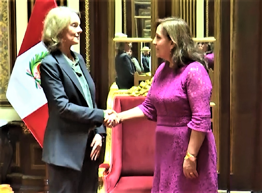 Lisa Kenna, embajadora de los Estados Unidos en Perú ratificó el pleno respaldo de su país a la institucionalidad democrática en el Perú.