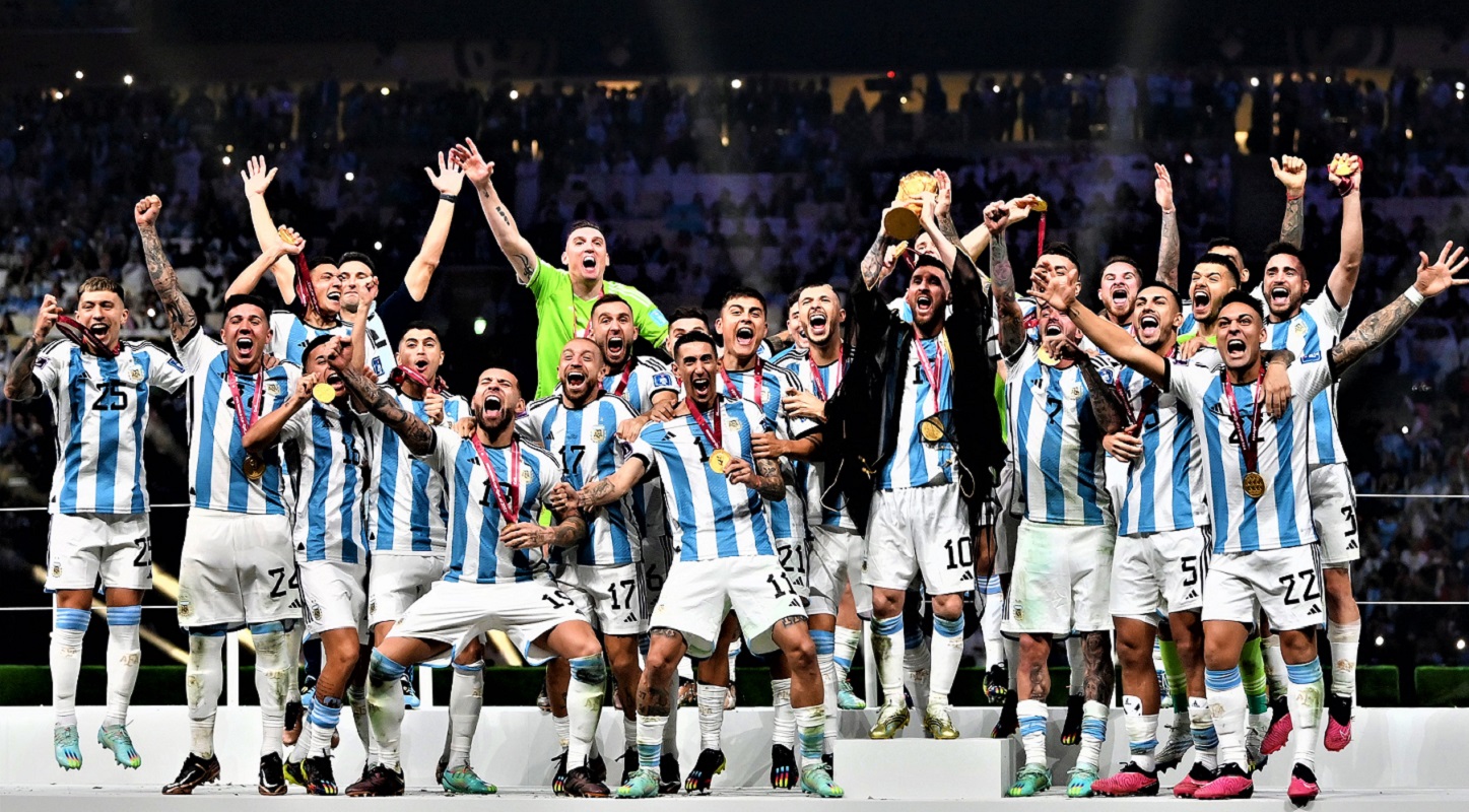 Argentina levantó su tercera Copa Mundial, al coronarse campeón en Qatar 2022, venció 4-2 a Francia.