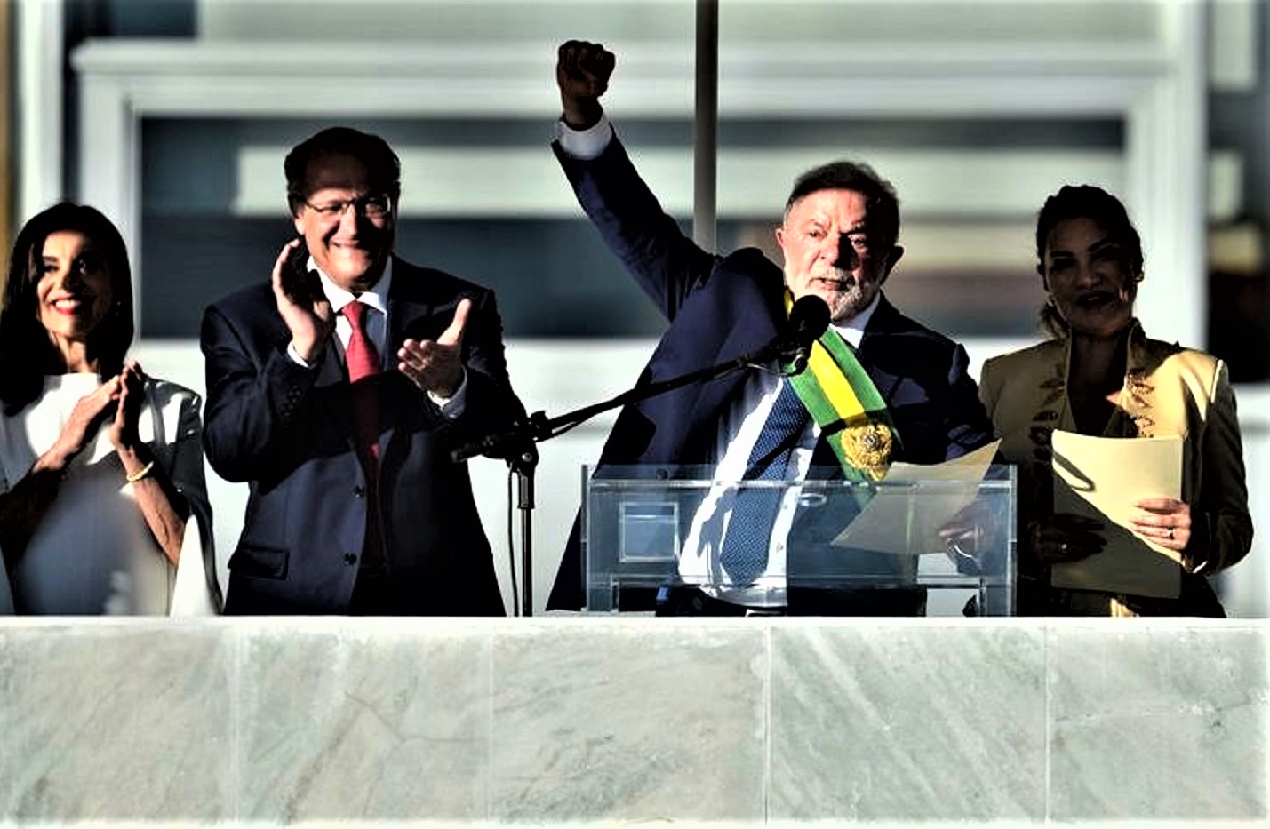 Luiz Inácio Lula da Silva juramentó en Palacio do Planalto como presidente de República Federativa del Brasil.