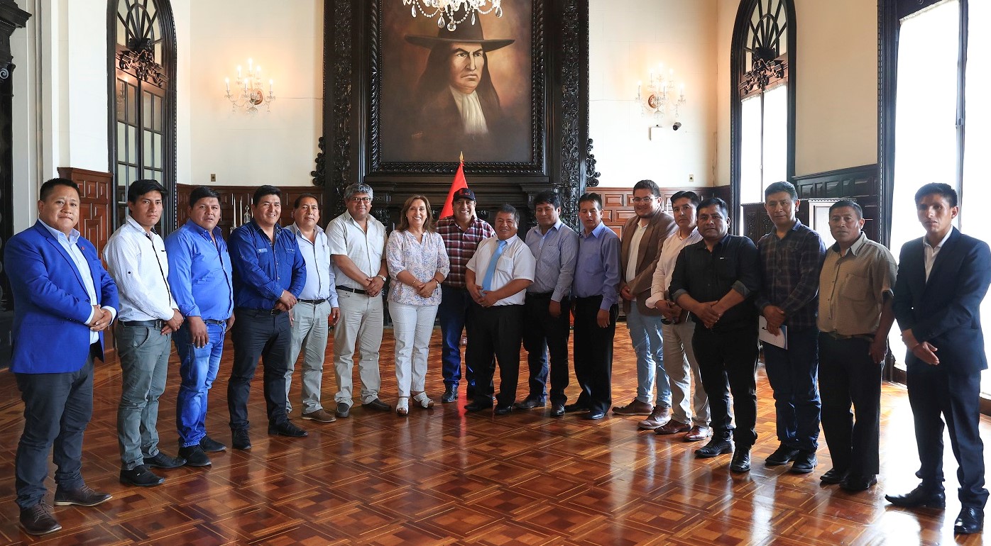 Mandataria recibió a más de 30 alcaldes de las regiones de Junín y Huancavelica en Palacio de Gobierno.