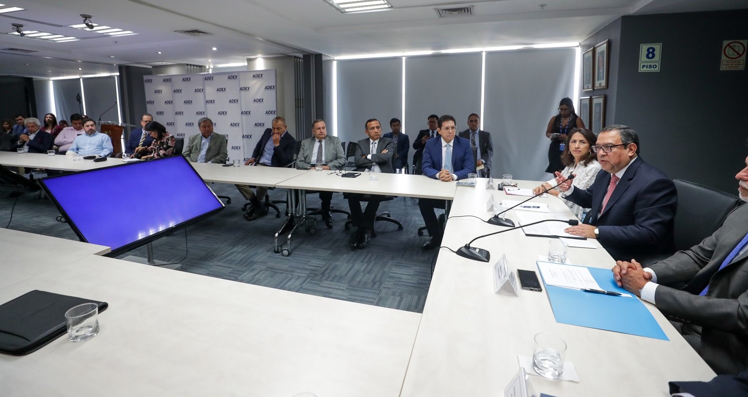 Premier Otárola se reunió con directivos de ADEX, a quienes aseguró que el gobierno trabaja en atracción internacional de inversiones.
