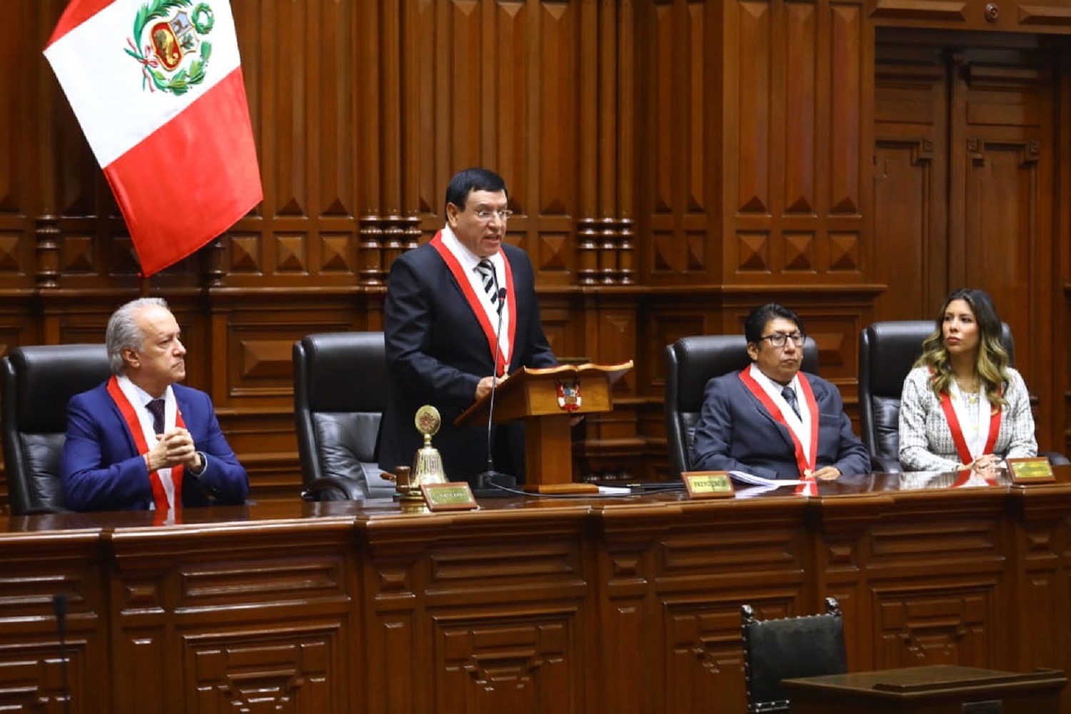 Alejandro Soto: El Congreso es la garantía de la libertad y de la democracia, sostuvo en la sesión solemne por el 201 aniversario del Parlamento.