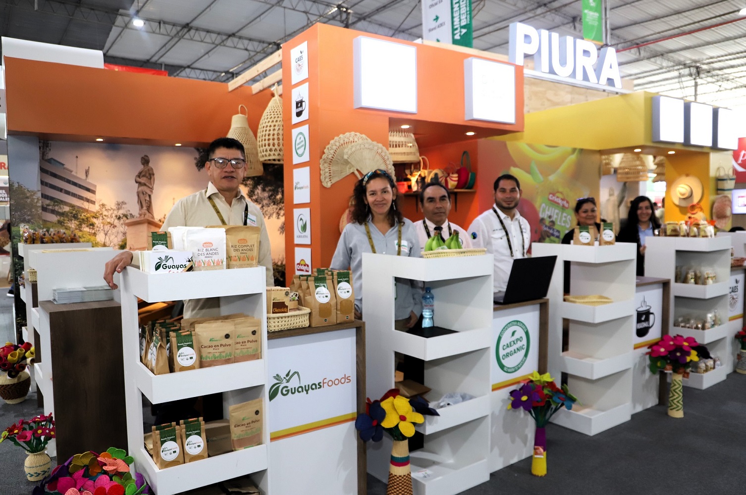 Compradores de Corea del Sur, Francia y Paraguay, apuestan por el café peruano y su oferta exportable de plátanos, mangos, chocolate y otros.