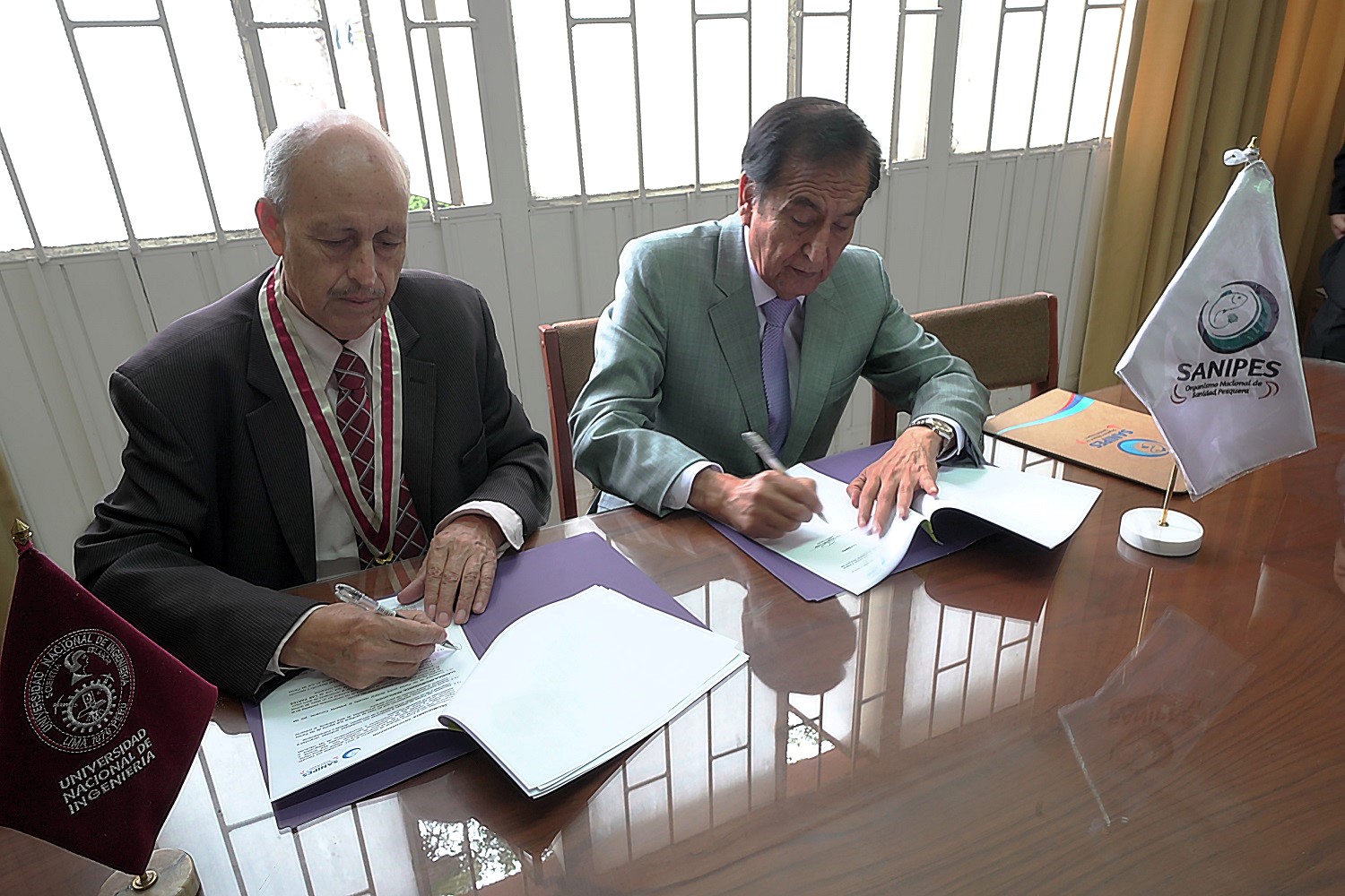Sanipes y la UNI firman convenio de colaboración interinstitucional; para fortalecer su capacidad de análisis en favor de la salud pública.