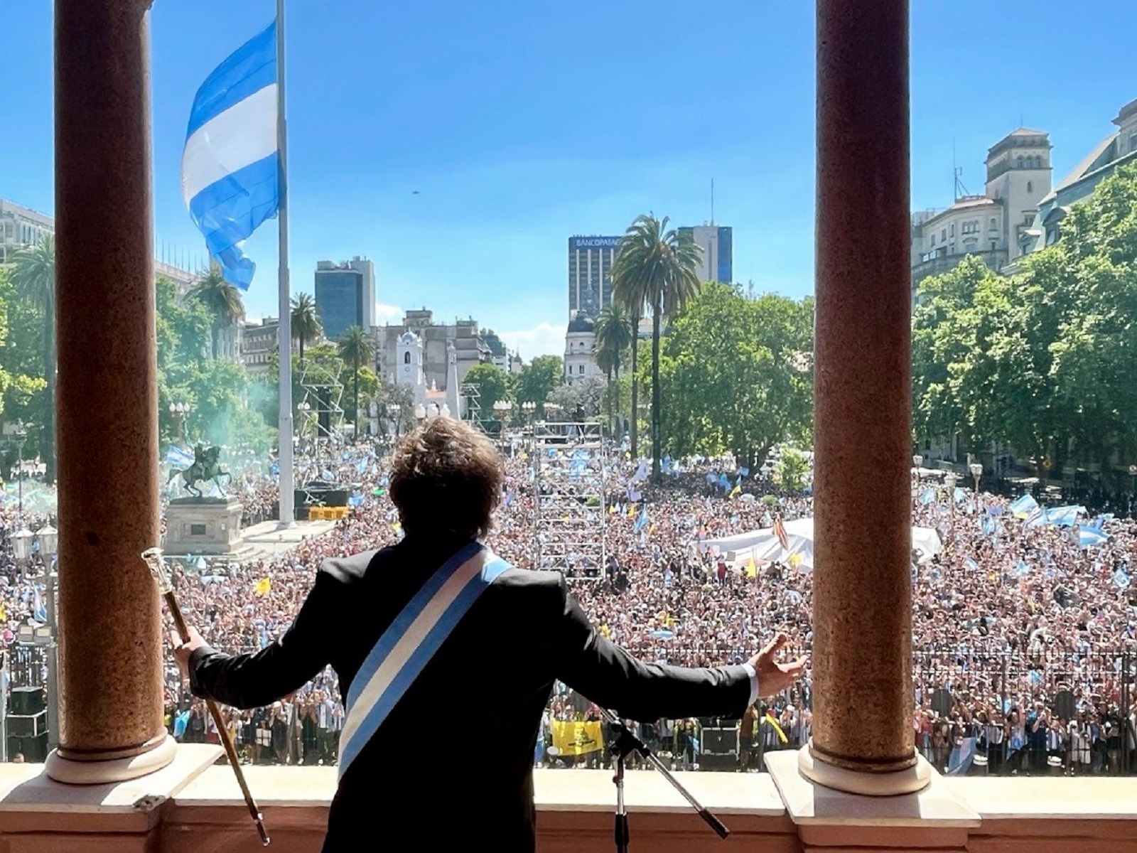 Duras medidas económicas, políticas y sociales toma el gobierno de Javier Milei en Argentina.