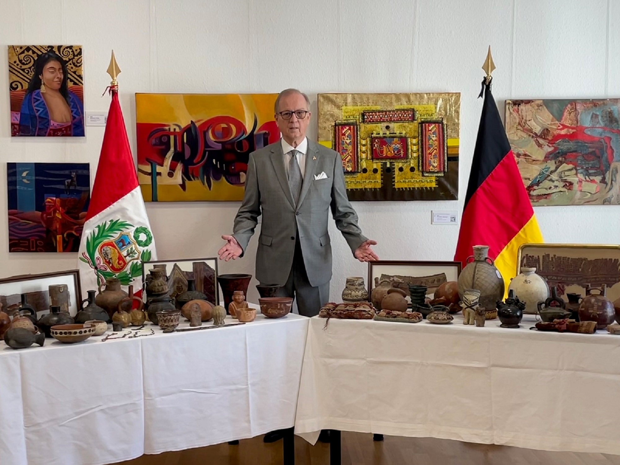 Embajada del Perú en Alemania repatria bienes Patrimonio Cultural de la Nación, de las culturas Chancay, Nazca, Mochica, Chimú, Tiahuanaco, Inca.