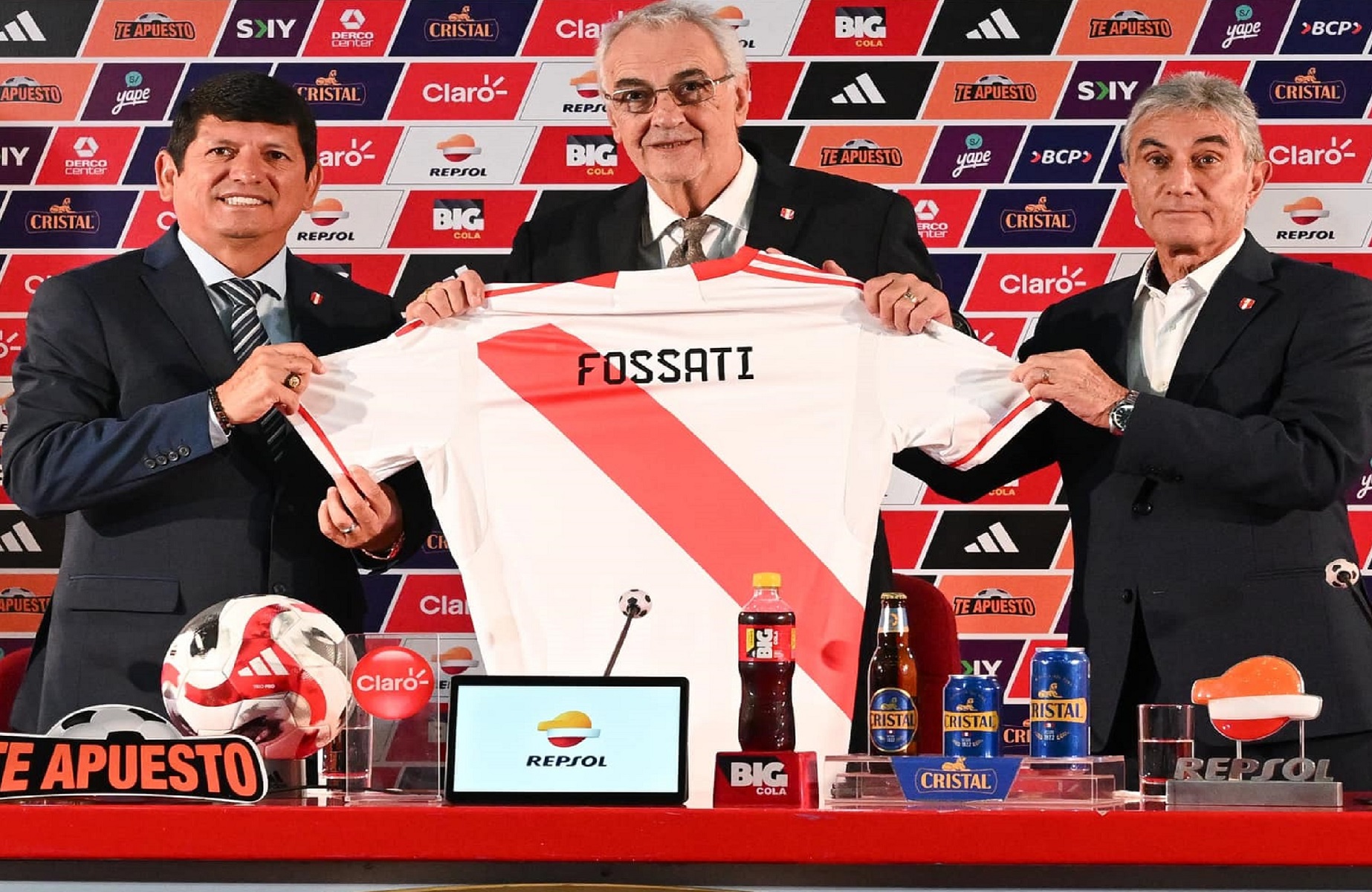 Jorge Fossati y su comando técnico, fueron presentados oficialmente, y buscarán que La Bicolor logre clasificar en las Eliminatorias al Mundial 2026.