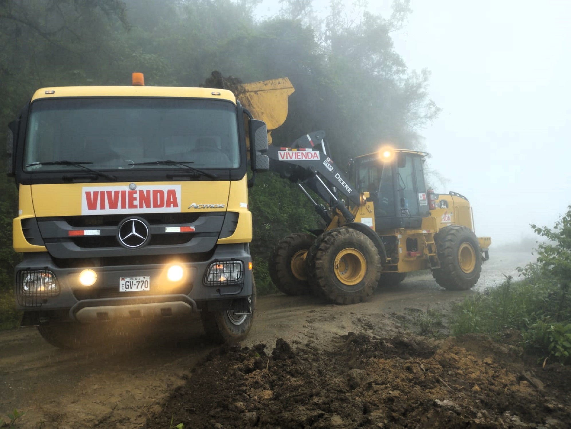 Piura: Ministerio de Vivienda con uso de maquinarias recupera vías afectadas, limpiando ríos y quebradas, en Ayabaca y Huancabamba.