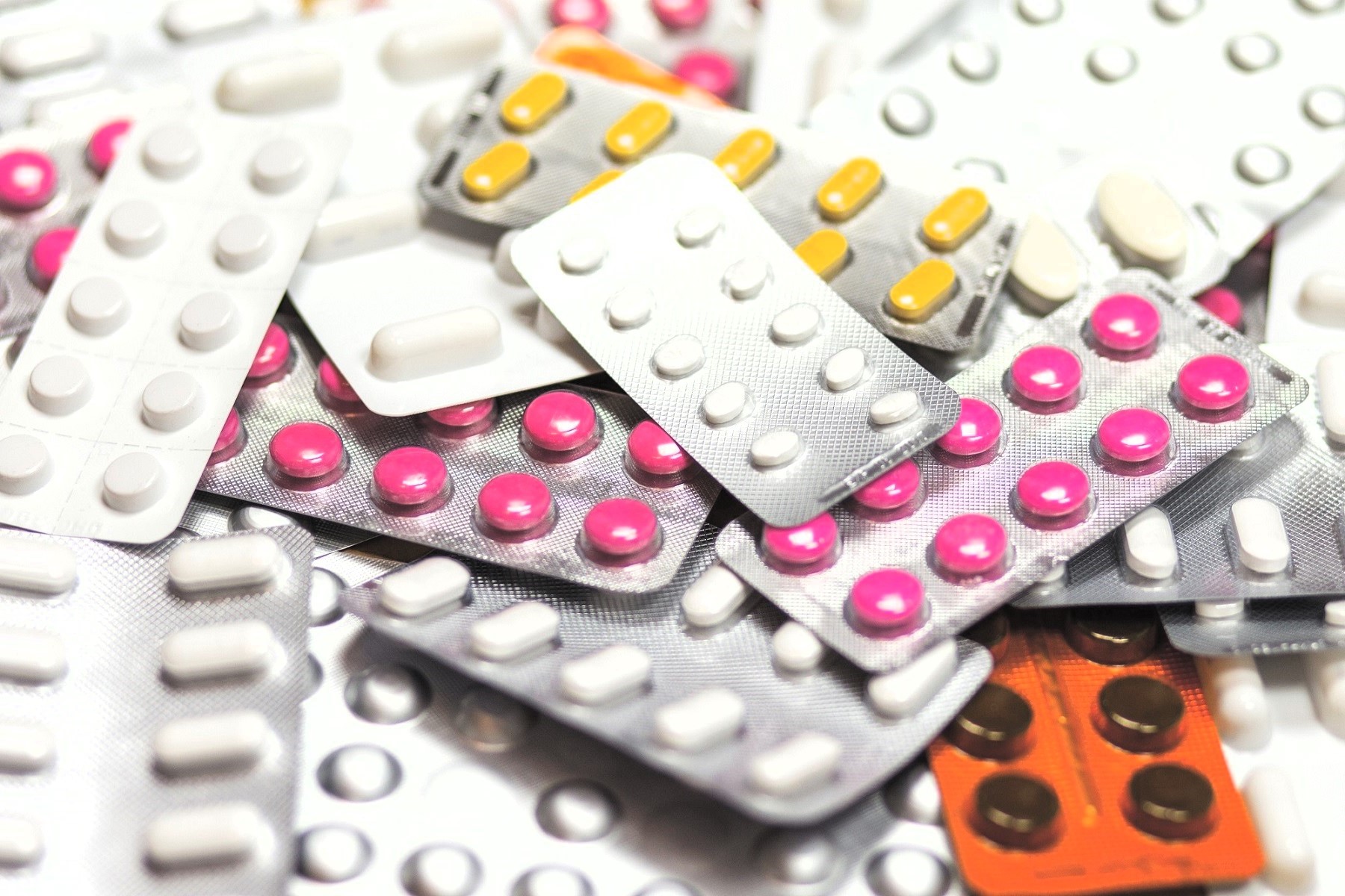 ADEX solicitó al gobierno reemplazar el requisito de estudios clínicos por actividades de farmacovigilancia. La Digemid debe aplicar criterios de riesgo, sostuvo.