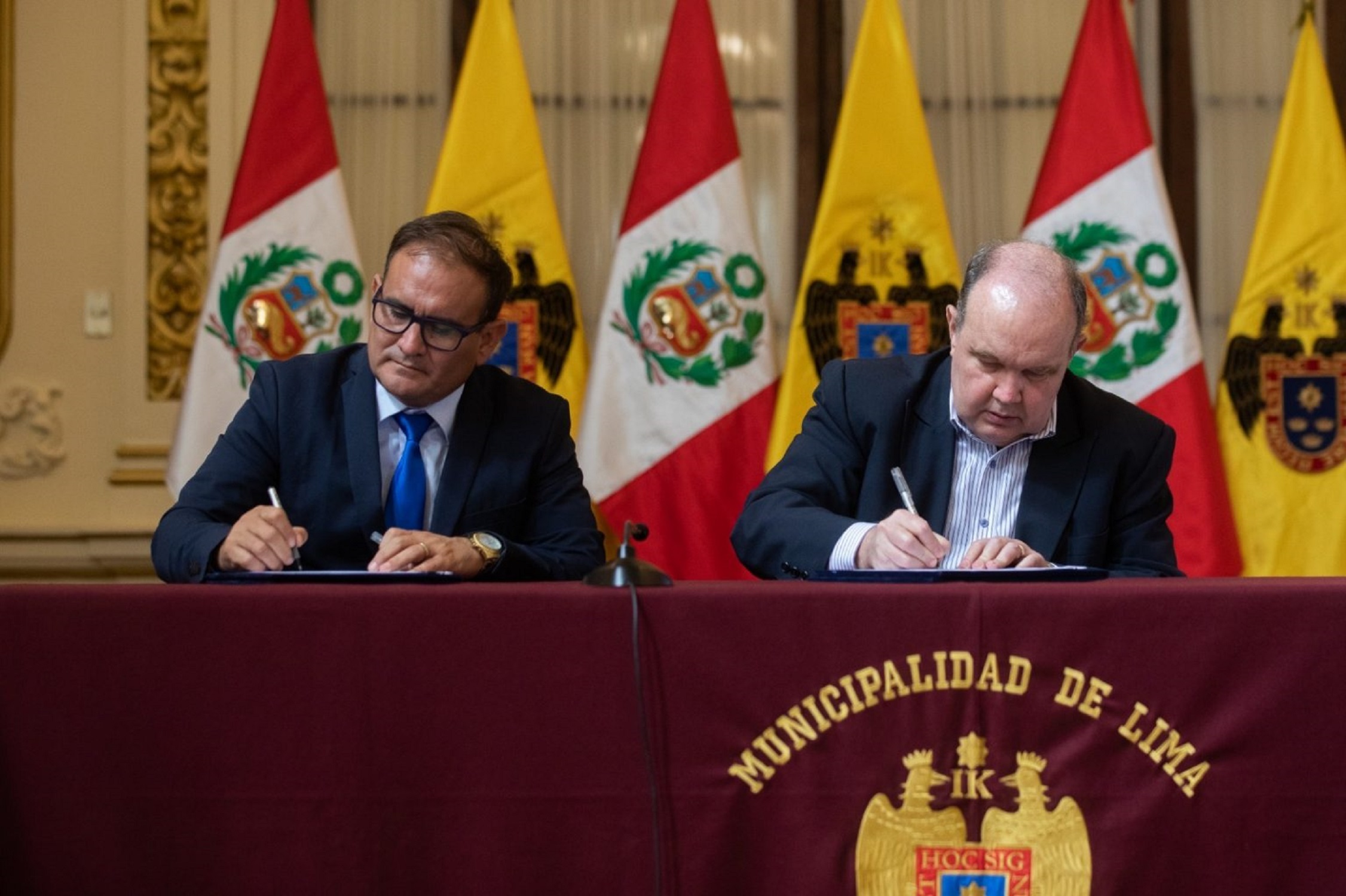 Exitosos servicios de salud del Hospital de la Solidaridad serán replicados en el norte del país, alcaldes de Lima y Piura firman convenio para tal fin.