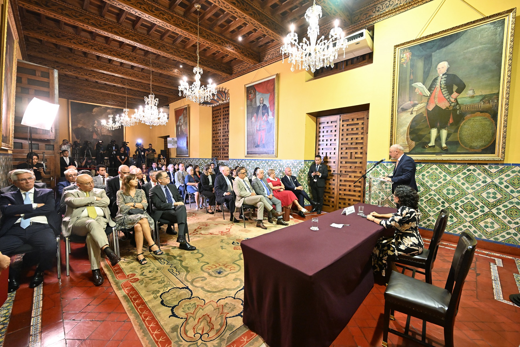 Cancillería entrega al Ministerio de Cultura 4600 bienes integrantes del Patrimonio Cultural de la Nación repatriados desde América y Europa.
