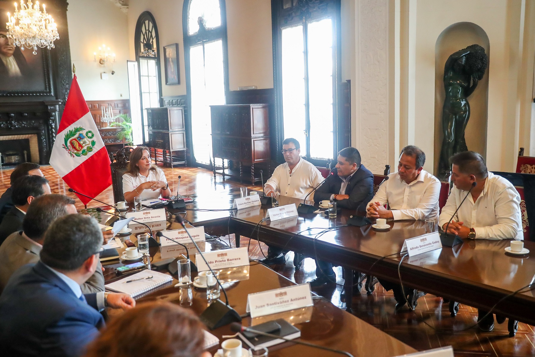 En reunión con presidenta Dina Boluarte autoridades ediles de Arequipa, solicitaron declaratoria de emergencia de la Ciudad Blanca.