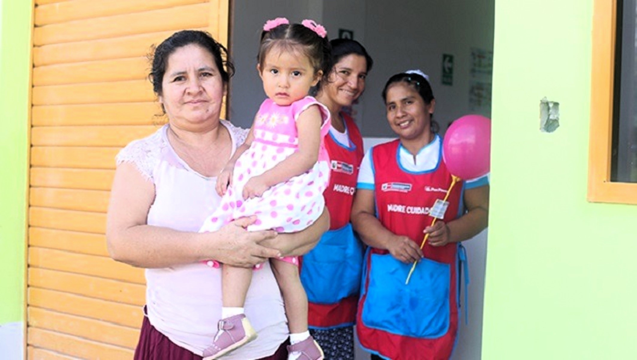 Cuna Más promueve la participación laboral de las mujeres con la provisión del servicio de cuidado infantil.