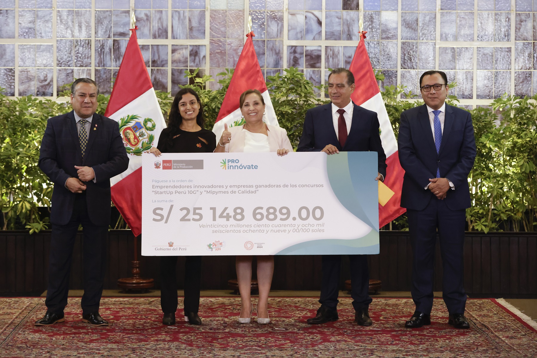 Más de 460 emprendedores y microempresarios fueron premiados por presidenta Dina Boluarte, todos ellos ganadores de concursos del programa ProInnóvate.