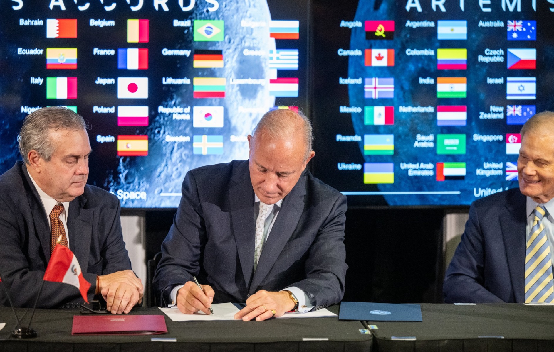 El Perú suscribió en la NASA los Acuerdos de Artemisa para la exploración espacial, consolidando a nuestro país en su desarrollo científico y aeroespacial.