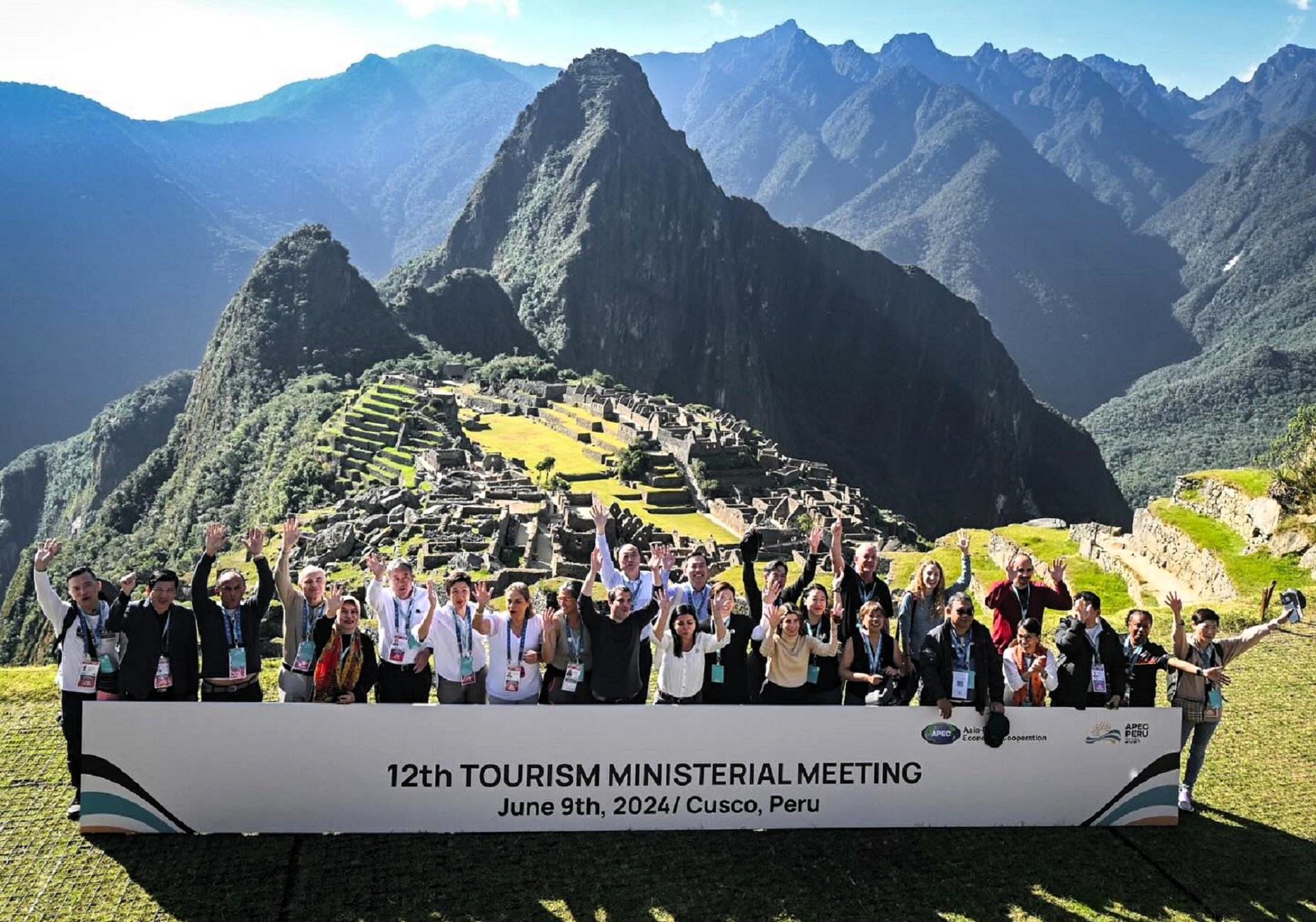 Ministros y altas autoridades del sector turismo de las 21 economías de APEC visitaron Santuario Histórico de Machupicchu.