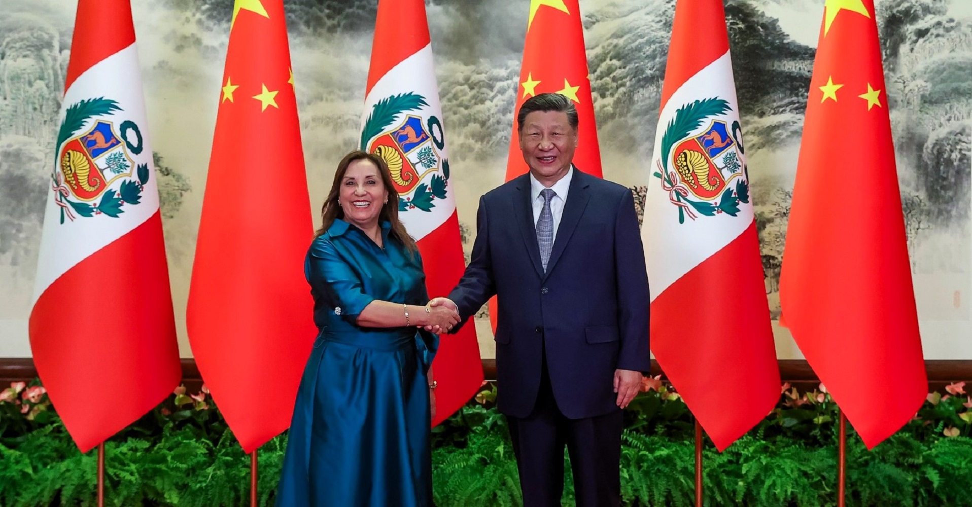 Dina Boluarte y XI Jinping: “Perú y China fortalecen cada vez más sus vínculos en materia de cooperación económica y comercial entre ambas naciones”.