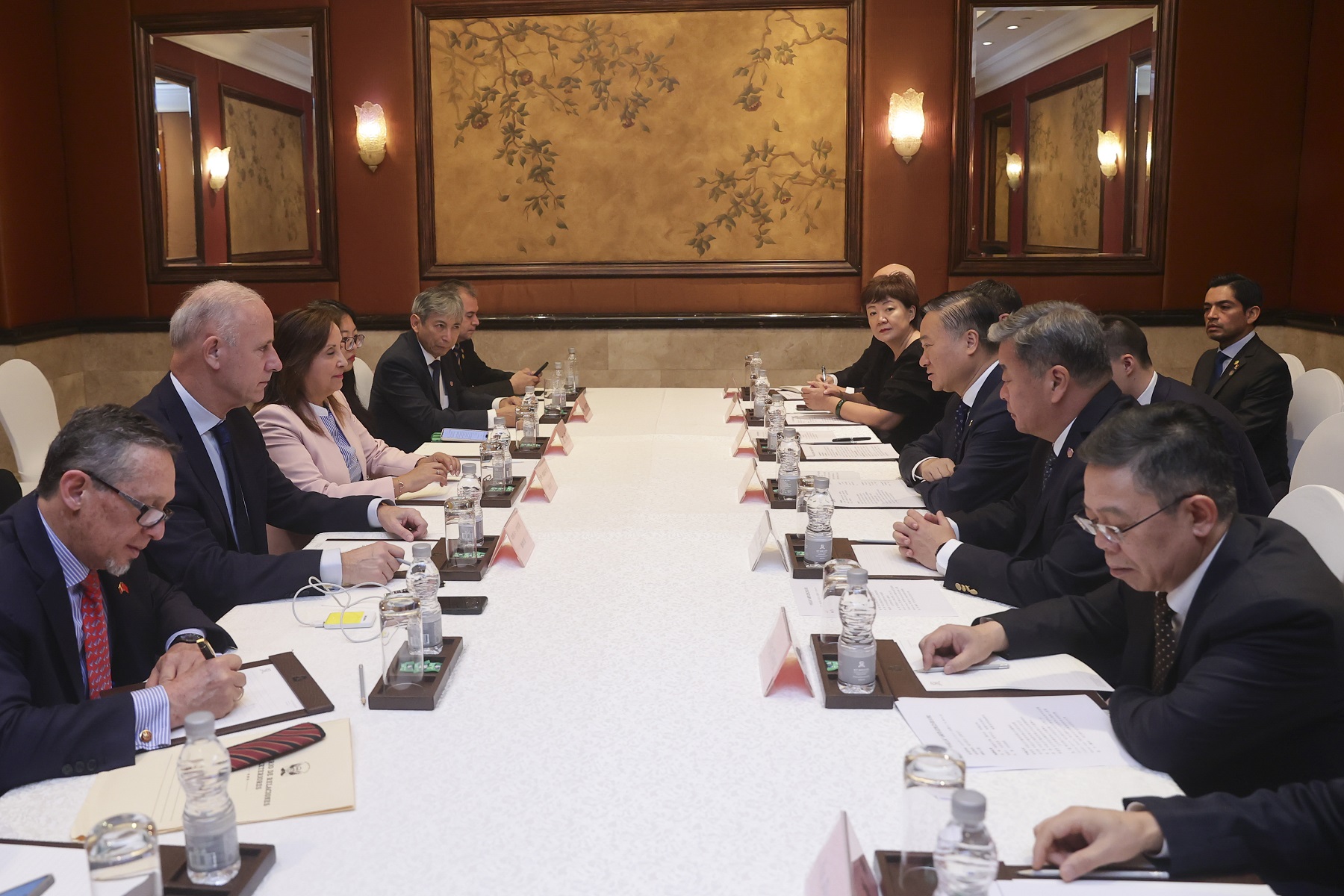 Presidenta Dina Boluarte sostuvo reunión con presidente de China Minmetals Corporation, quién expuso sobre las futuras inversiones en el Perú.