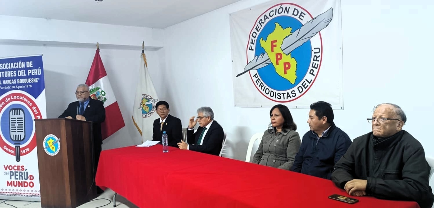 100 Años de la “Radio en el Perú”, un siglo de sonidos e historias, y un futuro con adaptación e innovación continua.