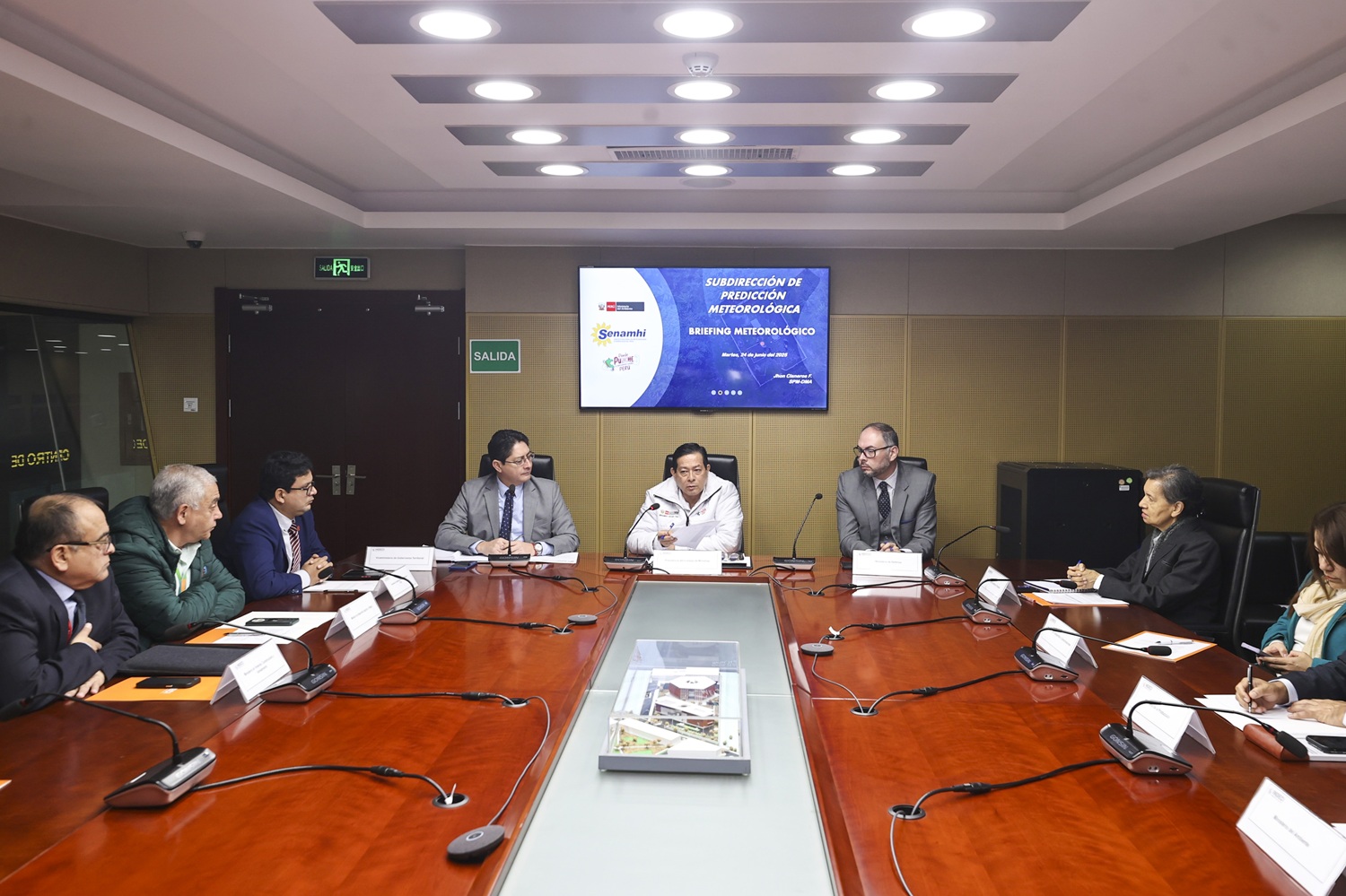 Reunión del COEN y Acciones preventivas del Gobierno Peruano y reafirmación con la seguridad ciudadana y la estabilidad económica.