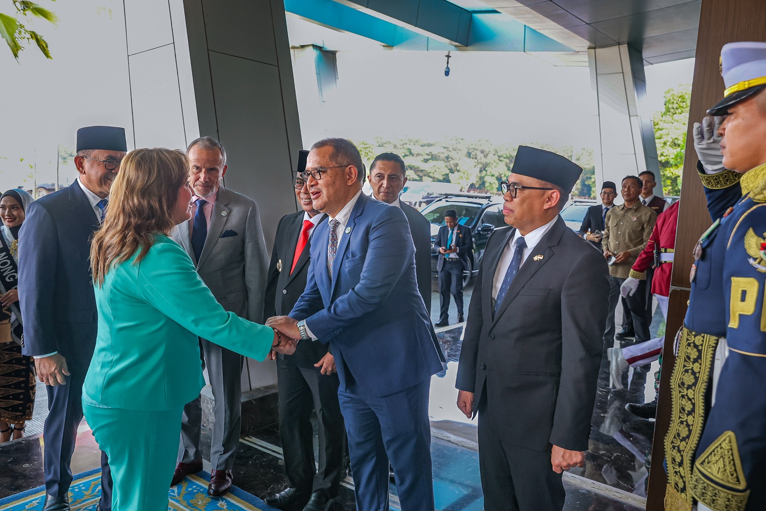 "Lazos Perú-Indonesia se fortalecen: Encuentro clave entre Boluarte y Subianto en Yakarta, buscan nuevas alianzas estratégicas".