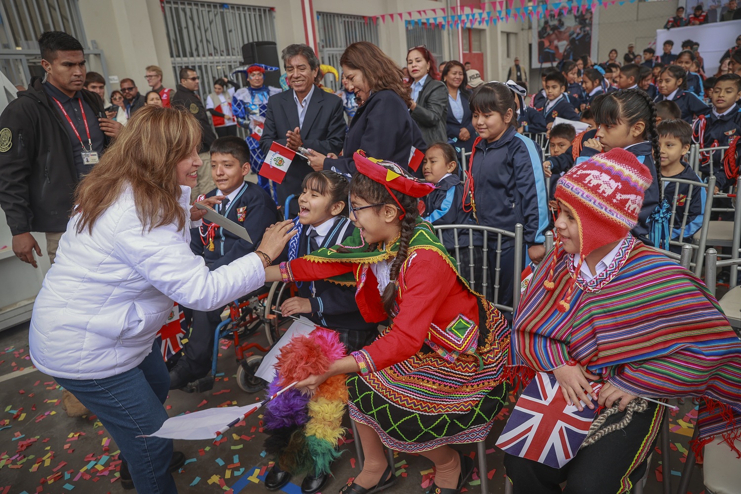 Escuela Bicentenario de S/ 119 millones para SMP en Lima, y con firma de “Memorándum de Entendimiento” entre Perú y Reino Unido para fortalecer la educación.