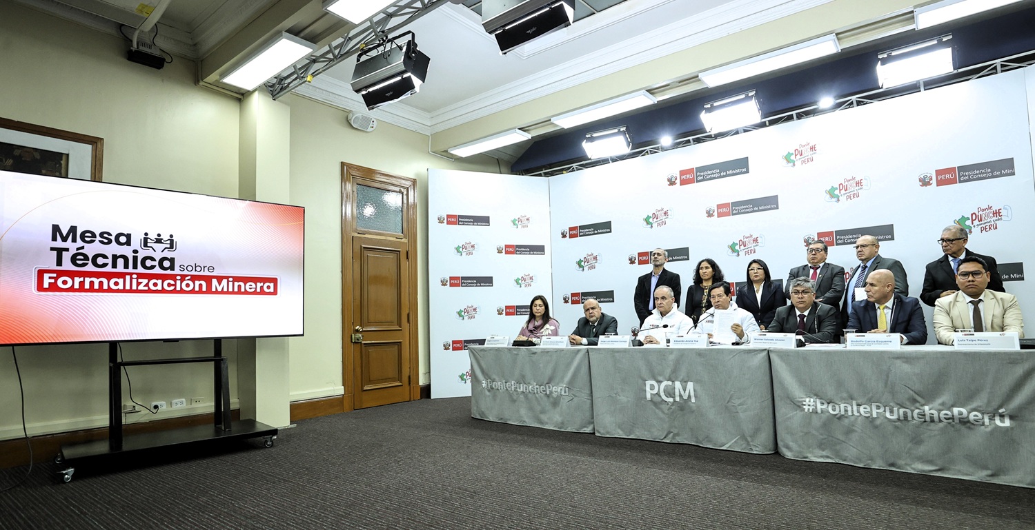 Perú Forja Consenso Histórico para Legalizar la Minería Artesanal y Combatir la Ilegalidad, proyecto de ley es enviado al parlamento peruano.