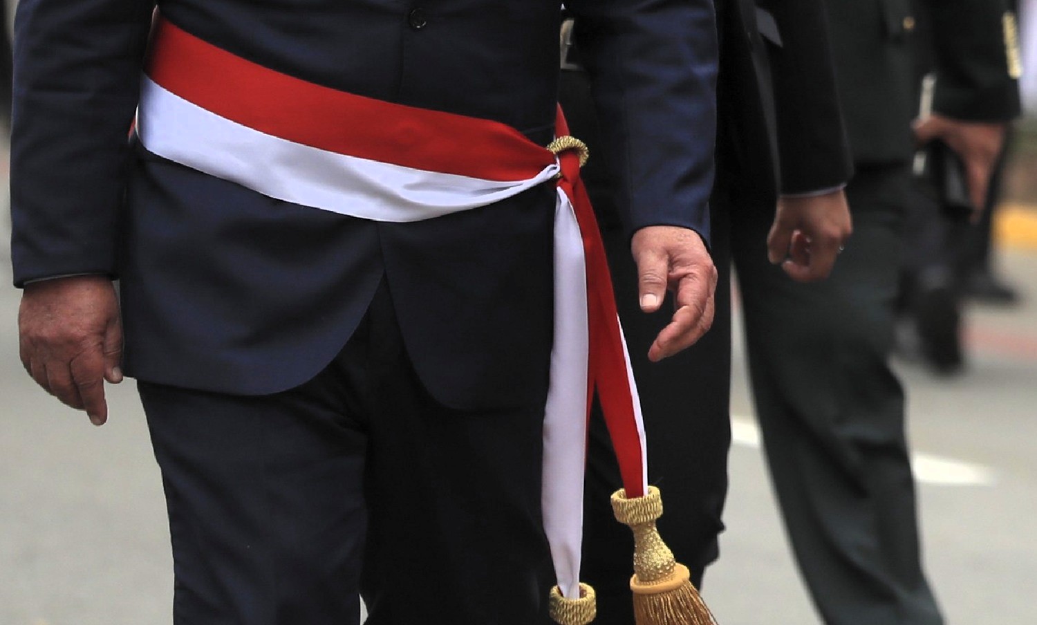 Fajín Ministerial: Símbolo de poder y compromiso en la juramentación de los titulares de los portafolios ministeriales en el Perú.