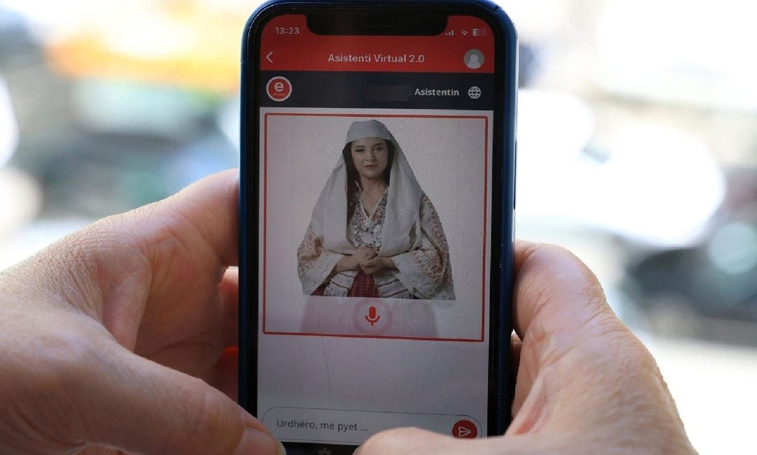 Albania innova la política mundial con "Dieja" la primera ministra virtual. Perú requiere todo un gabinete digital para acabar con la inmoralidad de sus gobernantes.