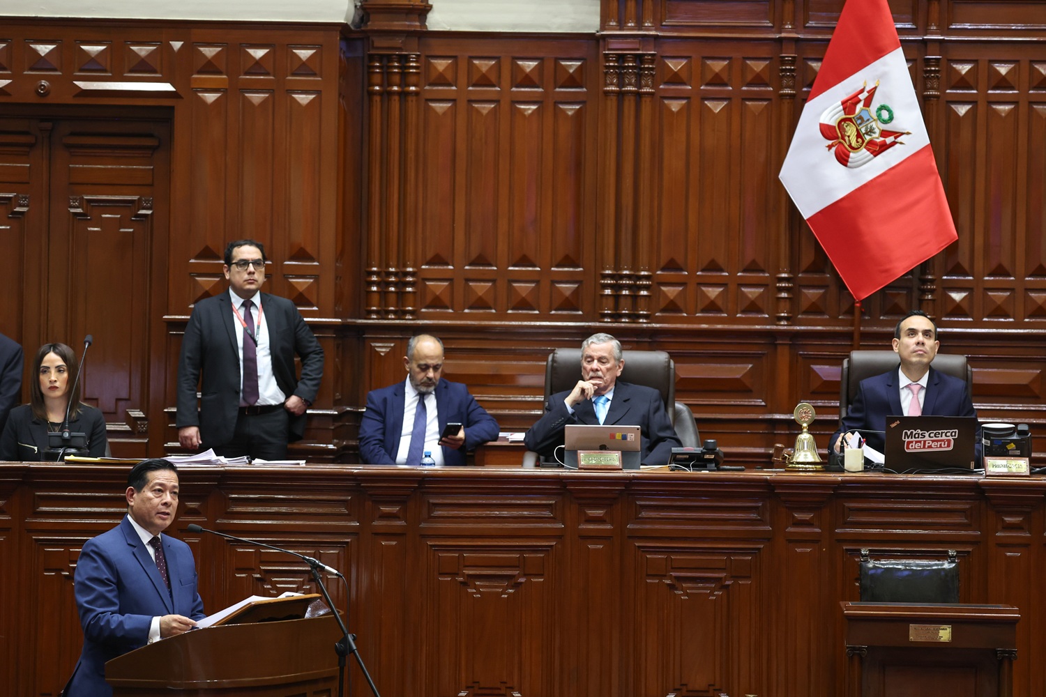 Perú Despega Hacia el Futuro: Premier peruano Eduardo Arana presenta “Presupuesto Histórico con Enfoque Social” al parlamento para su aprobación.