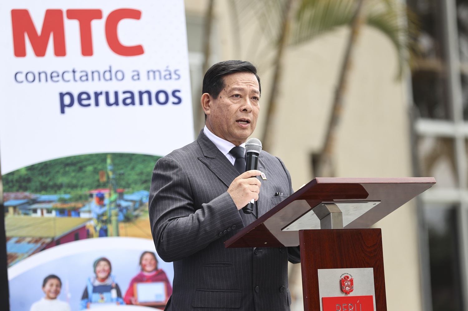 Gobierno invierte en seguridad vial para proteger a transportistas, actual administración Boluarte endurece la ley contra la venta ilegal de chips telefónicos.