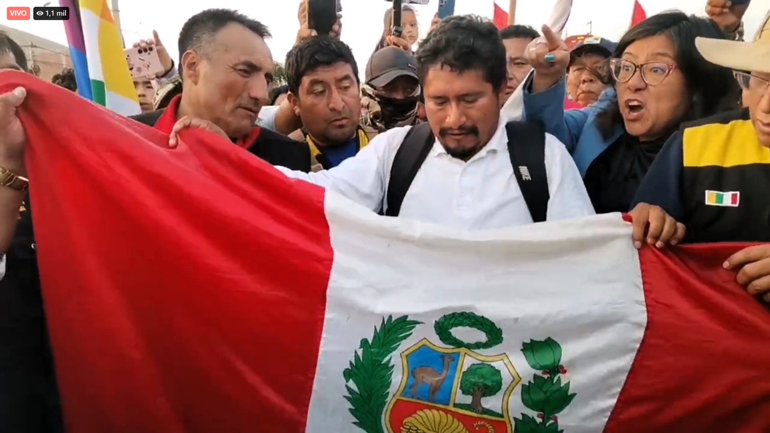 Pataz Alza la Voz: Alcalde Mariños pasa por Huacho y lava la bandera en histórica marcha a Lima para demandar obras urgentes.