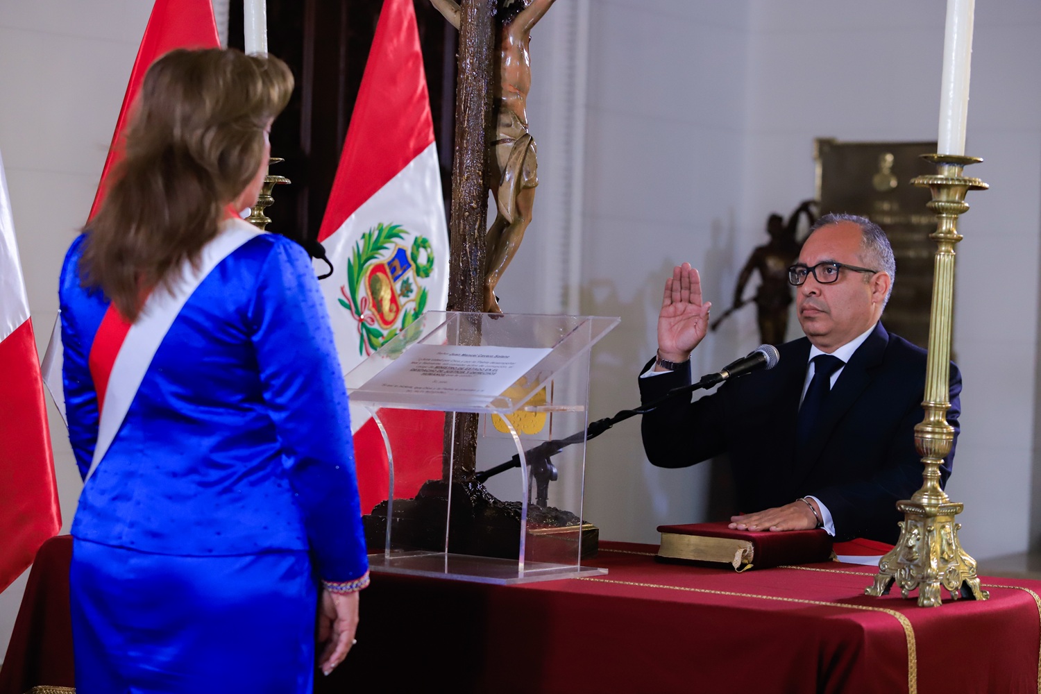 Juan Manuel Cavero Solano asume en medio del caos de la administración Boluarte la titularidad del Ministerio de Justicia con promesa de transparencia.