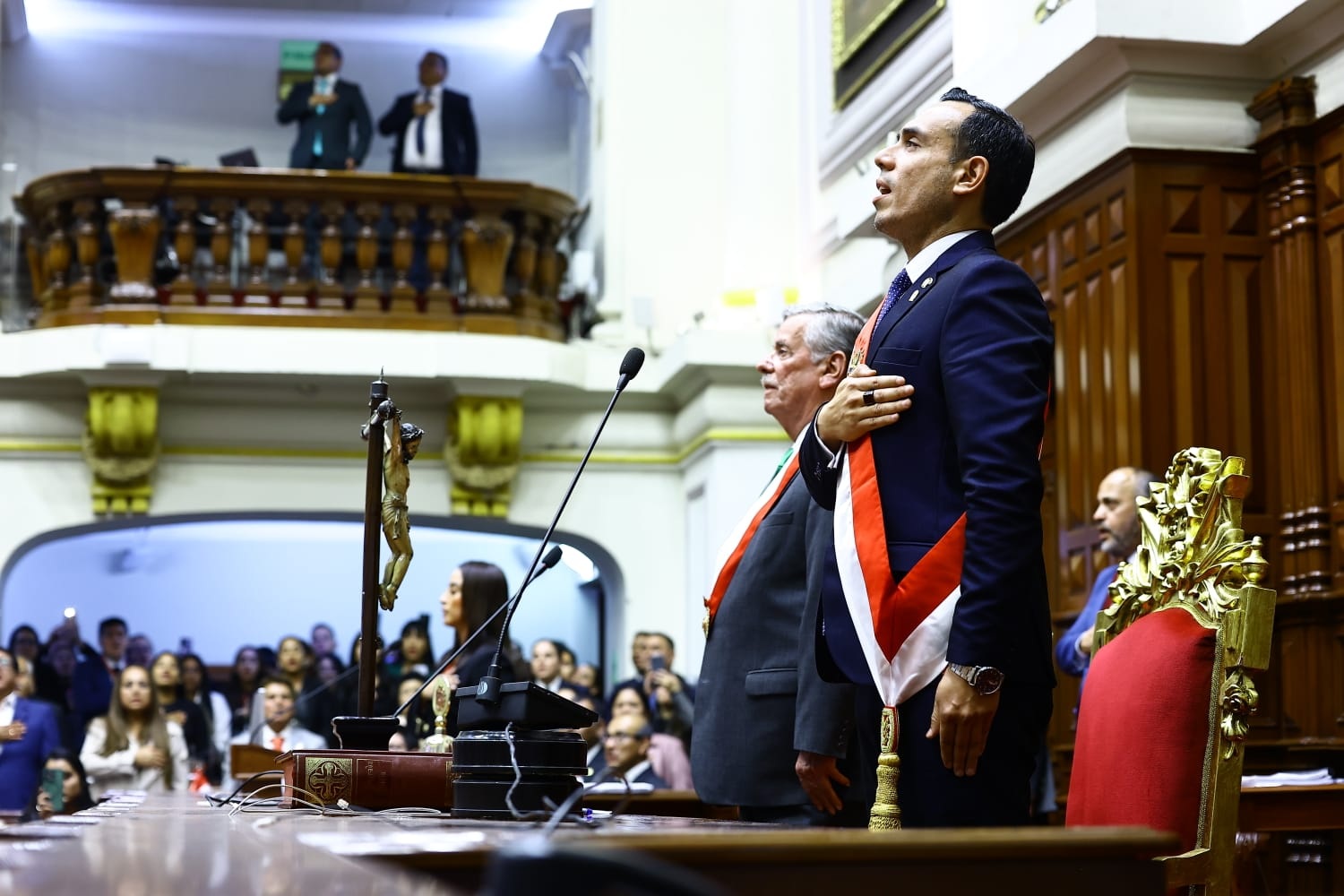 Presidente José Jerí Oré: “Defenderé la democracia y combatiré a la inseguridad, llamó a la unidad nacional para un Gobierno de transición transparente”.