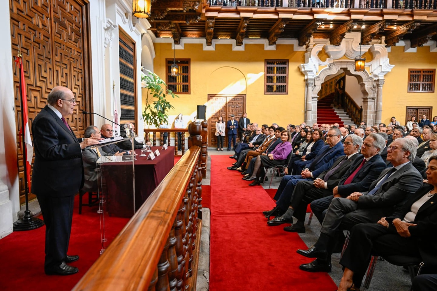 Canciller Hugo de Zela: "Transición y reconciliación con elecciones limpias, compromiso con APEC y buscando ingreso a la OCDE.​