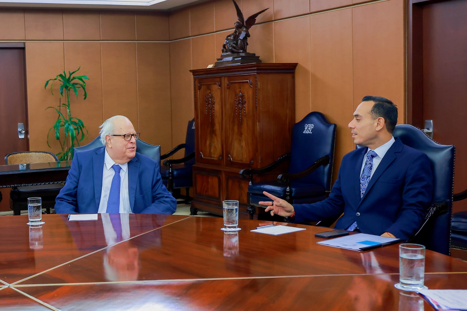 Gobierno y BCRP unen fuerzas para impulsar la inversión en el Perú, reducir la evasión fiscal y promover la equidad.