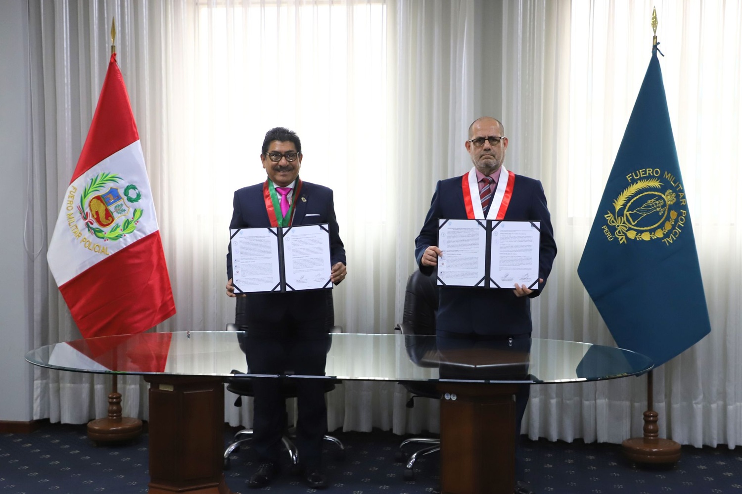 Firma de Convenio Interinstitucional FMP-AMAG: En presencia de las más altas autoridades del Fuero Militar Policial y la Academia de la Magistratura.